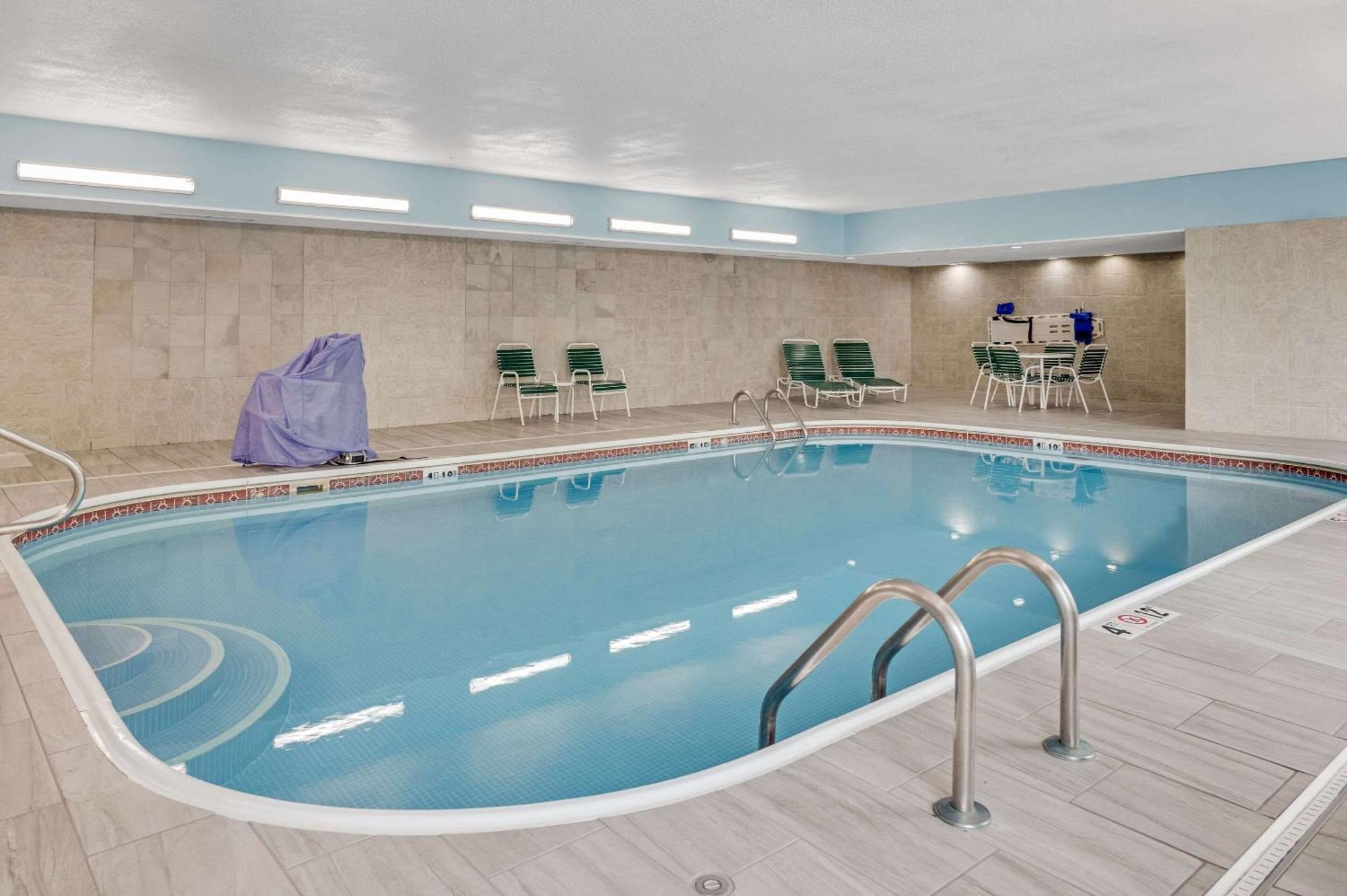Country Inn & Suites By Radisson, Grand Rapids Airport, Mi Екстер'єр фото