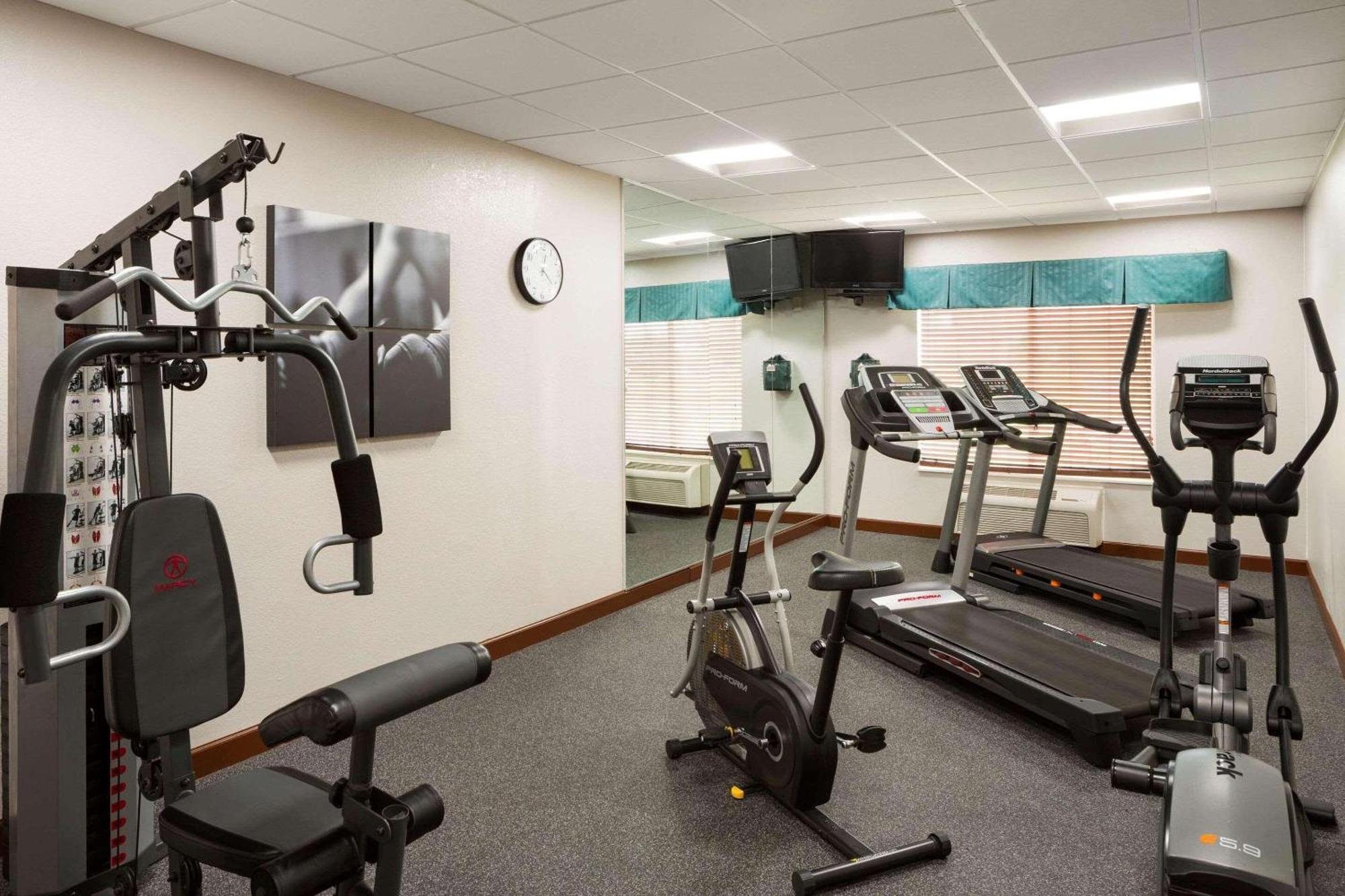 Country Inn & Suites By Radisson, Grand Rapids Airport, Mi Екстер'єр фото